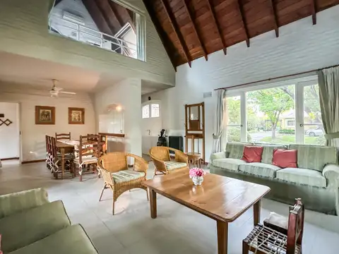 Casa 7 ambientes con 4 baños