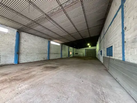 Galpon sobre Ameghino 300m2 en alquiler