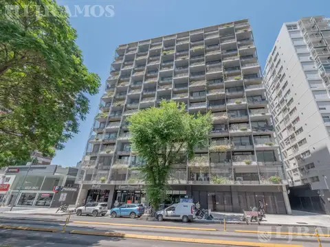 MONOAMBIENTE con COCHERA en VENTA en DOMUS PARQUE. APTO PROFESIONAL.