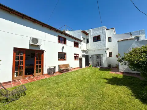 VENTA CASA CON 2 DEPTOS, SEMICENTRO DE TANDIL