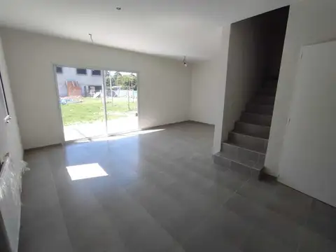 Casa en Alquiler con 1 cochera