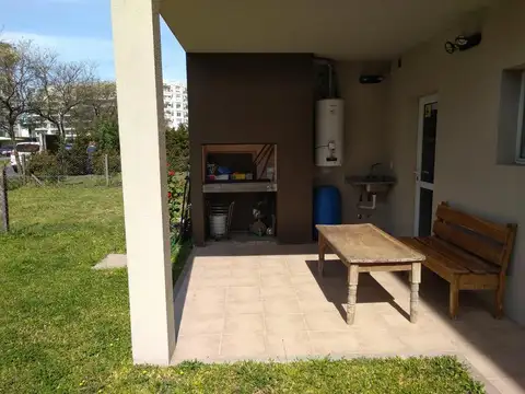 Depto Tipo Casa en Venta con 1 cocheras