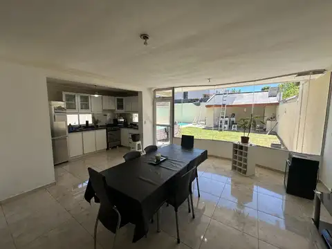 Casa 4 ambientes con 3 baños