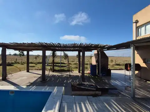 CASA DE CAMPO - 4.5 HECTAREAS  2 DORMITORIO PILETA