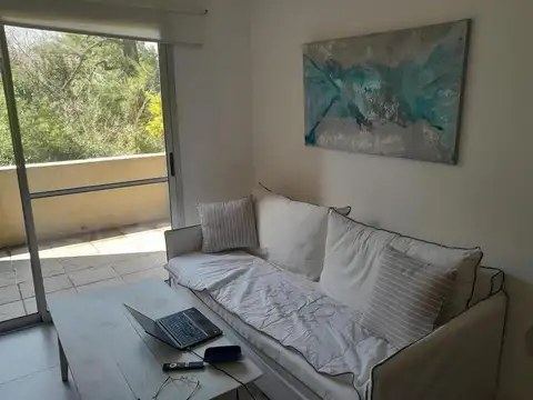 Departamento en alquiler dos ambientes con cochera en Bosque Alto