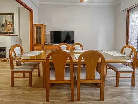Casa de 3 dormitorios con terraza y quincho a metros de Bv. Oroño
