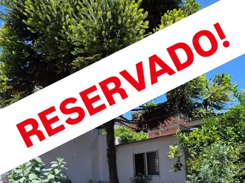 Departamento tipo casa en venta en Villa Luro