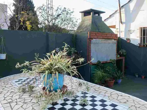 CASA 3 AMBIENTES LANUS OESTE VENTA  CON LOCAL