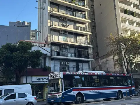 Venta 4 amb amplios y luminosos cn balcón, 2 baños, 3 hab cocina y espacio lavadero, pallier privado