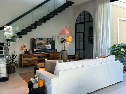 Casa 7 ambientes con 5 baños