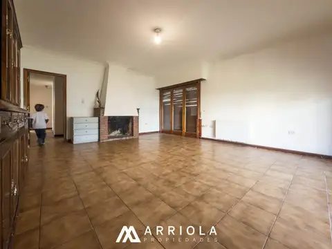 Casa 5 ambientes con 2 baños