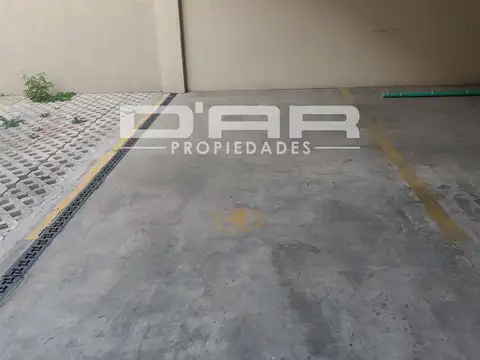 VENTA COCHERA CUBIERTA - ACCESO POR PORTÓN AUTOMÁTICO