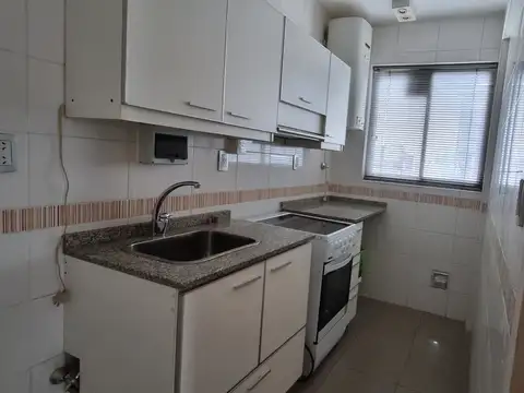 DEPTO DE 2 AMB. 9º PISO AL FRENTE de aprox 48Mts2 EN EXCLENTE ESTADO CON BALCON.EXPENSAS $90000