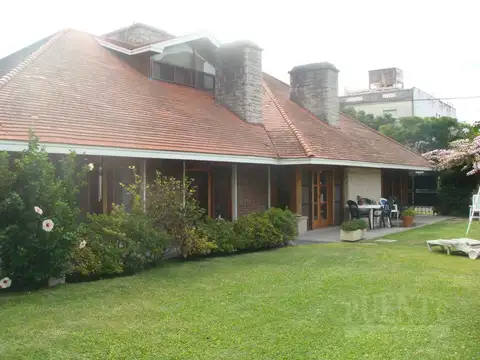 Casa 7 ambientes con 3 baños