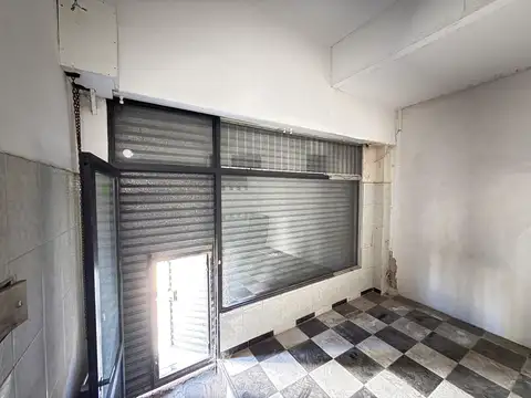 Local en ALQUILER con vidriera y baño - Wilde