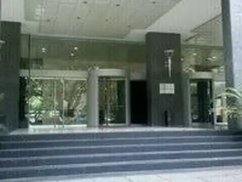 Oficina 15 ambientes con 6 baños