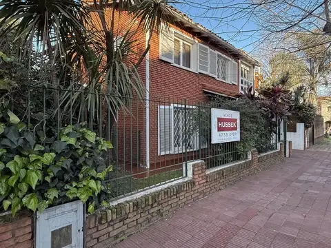 Delfín Gallo al 2800