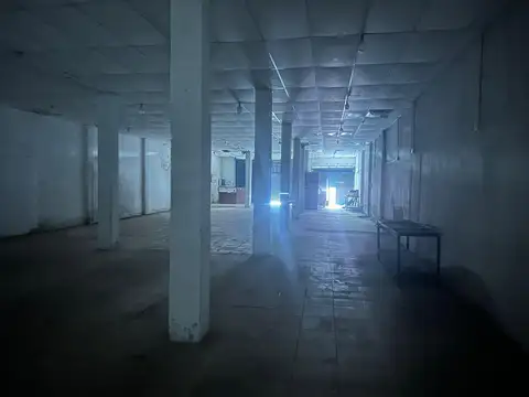 Moron  al 1200 esquina Jose Hernandez