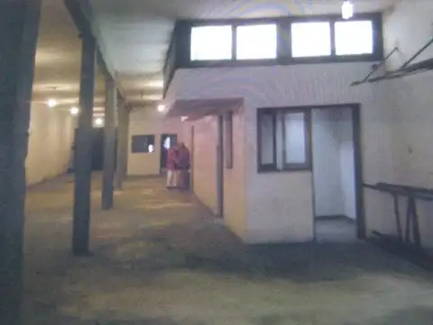 LOCAL/DEPOSITO Y VIVIENDA 1º PISO