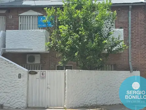 VENTA-PRECIOSO PH 2 amb. al fte. mas 2 entrepisos- 2 balcones- cocina separada.