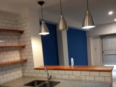 EXCELENTE DTO 2 AMB. FTE, PLANTA BAJA, PATIO, COCHERA PROPIA,MUY BUENA ZONA,  IMPECABLE ESTADO