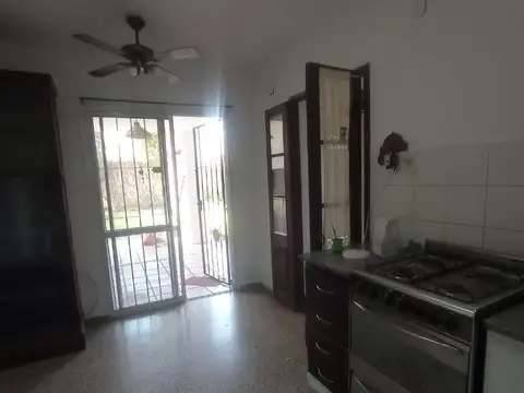 EXCELENTE CASA DE 2 PLANTAS EN VENTA  EN ALBERDI