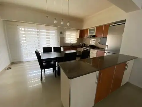 Depto Tipo Casa en Alquiler de 4 ambientes