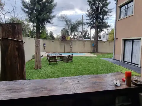 Importante Casa con 3 Dormitorios + Piscina en Barrio Cerrado