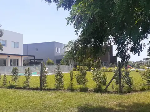 Casa en Venta con 6 cocheras