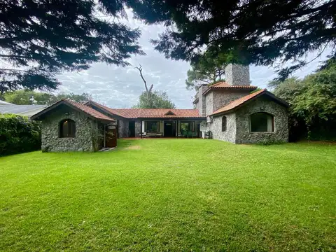 Casa 6 ambientes con 5 baños