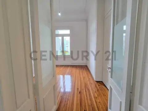 Oficina 6 ambientes con 3 baños