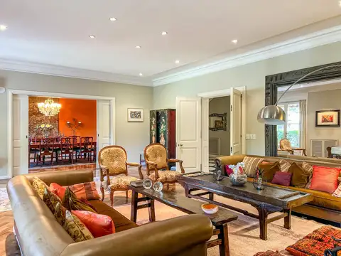 Casa 7 ambientes con 4 baños