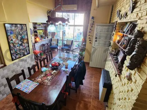 Casa 5 ambientes con 2 baños