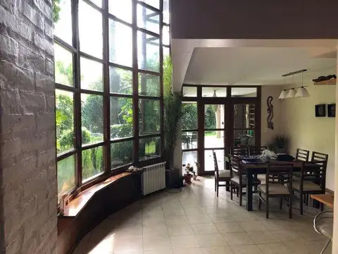 Casa en Venta con 3 cocheras
