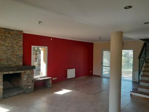 Casa 5 ambientes con 4 baños