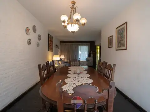 Casa 5 ambientes con 2 baños