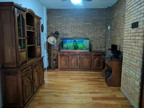 Casa 5 ambientes con 1 baño