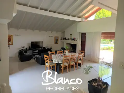 Casa 11 ambientes con 5 baños