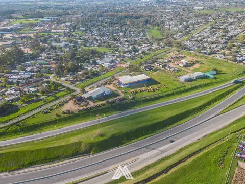 VENTA DE GRAN PREDIO CON DEPÓSITOS-OFICINAS RUTA 1