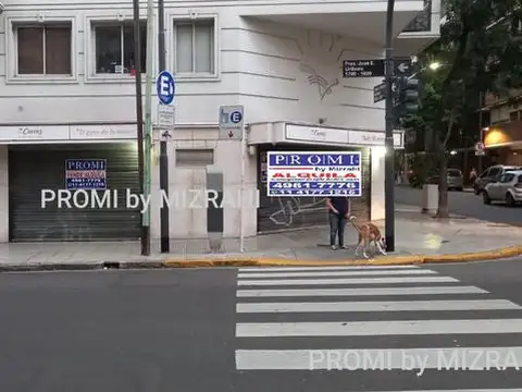 Venta Local de Esquina en Recoleta con Renta