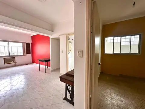 VENTA DEPARTAMENTO DE 3 AMBIENTES CON DEPENDENCIA O ESCRITORIO Y PATIO