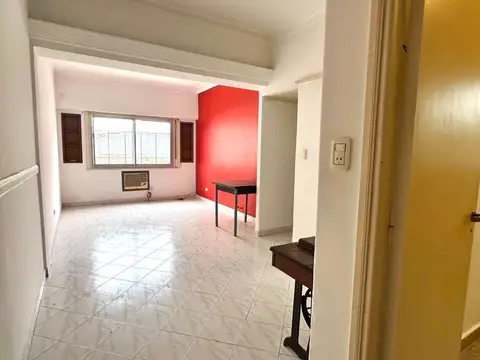 VENTA DEPARTAMENTO DE 3 AMBIENTES CON DEPENDENCIA O ESCRITORIO Y PATIO