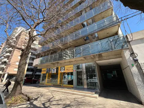 Monoambiente en alquiler con balcón al frente - Francia 800