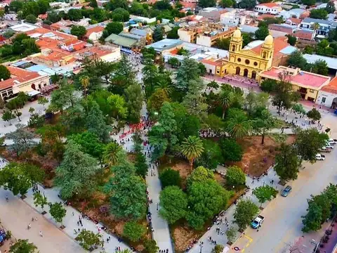 Terreno en venta en Cafayate 25 x 92 con 300m2 de construcción colonial