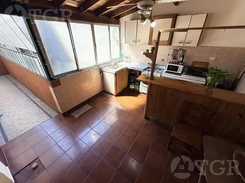 Depto Tipo Casa 6 ambientes con 2 baños