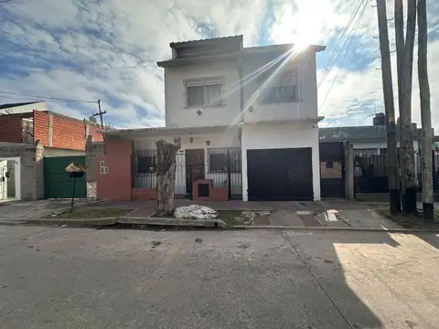 Depto Tipo Casa 4 ambientes con 2 baños