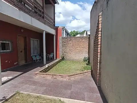 CASA 5AMB / 3 DEPTOS VENTA MORENO MULTIFAMILIAR