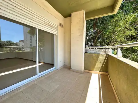 Departamento centrico de 3 ambientes con terraza y balcon
