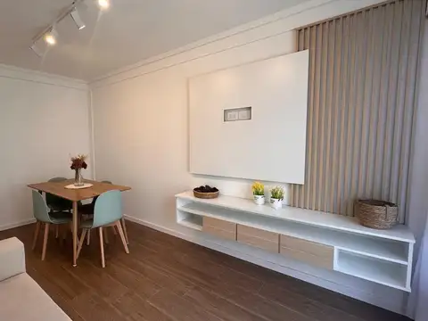 Depto 2 amb con balcón a la calle