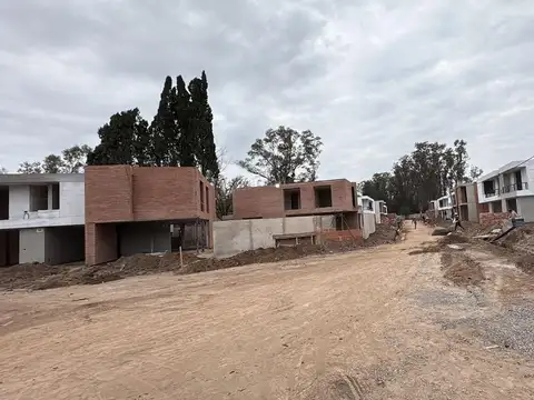 Casas en Venta en Barrio Privado! Zona Valle Escondido!